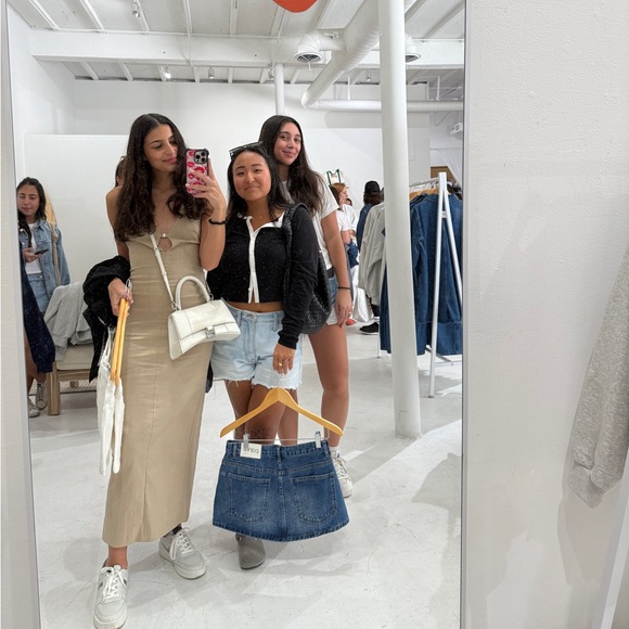 Meet your Posher, Katelyn - Picture 3 of 5